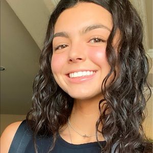 Meet your Posher, Malia